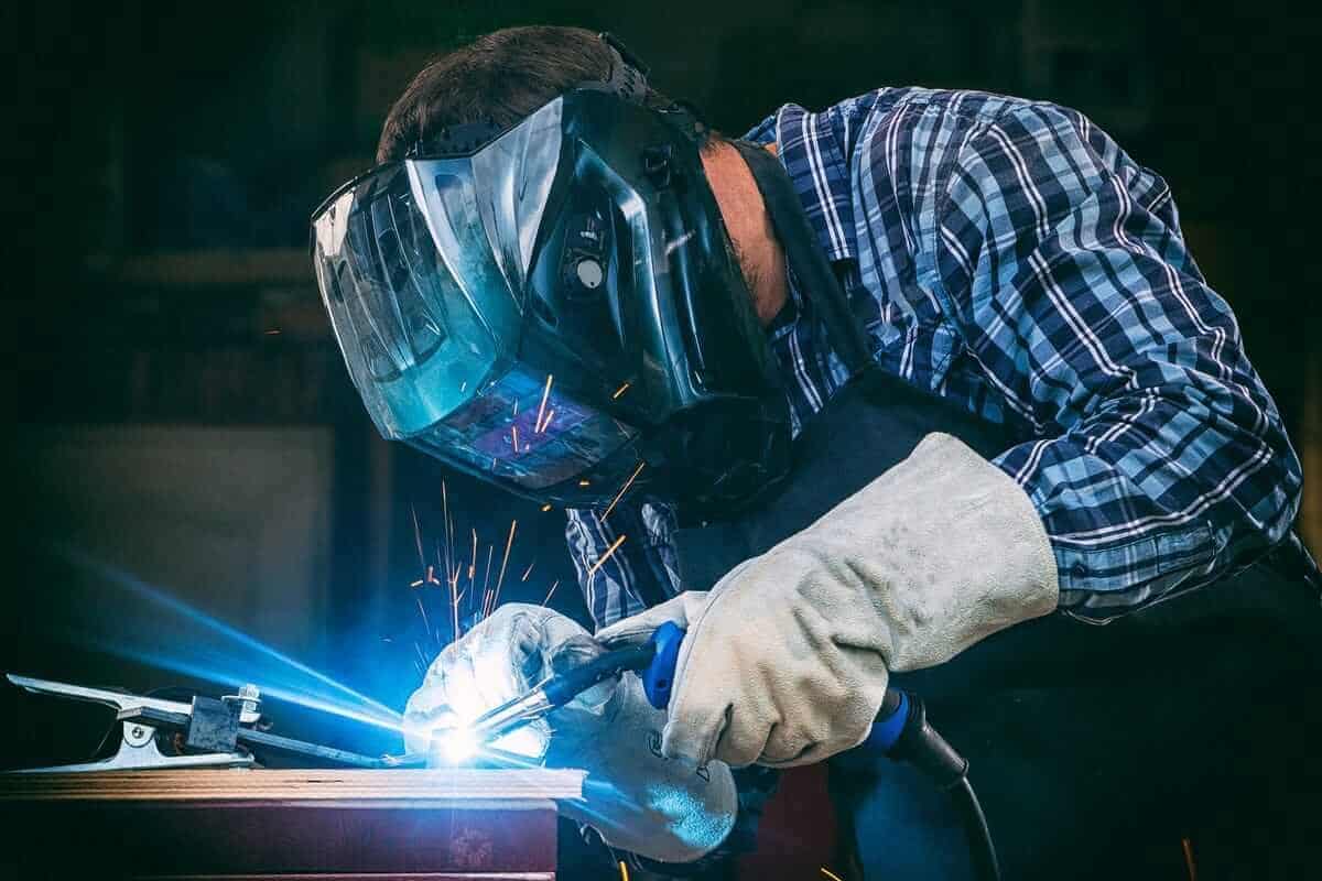 Hay empleo de pailero y soldador.