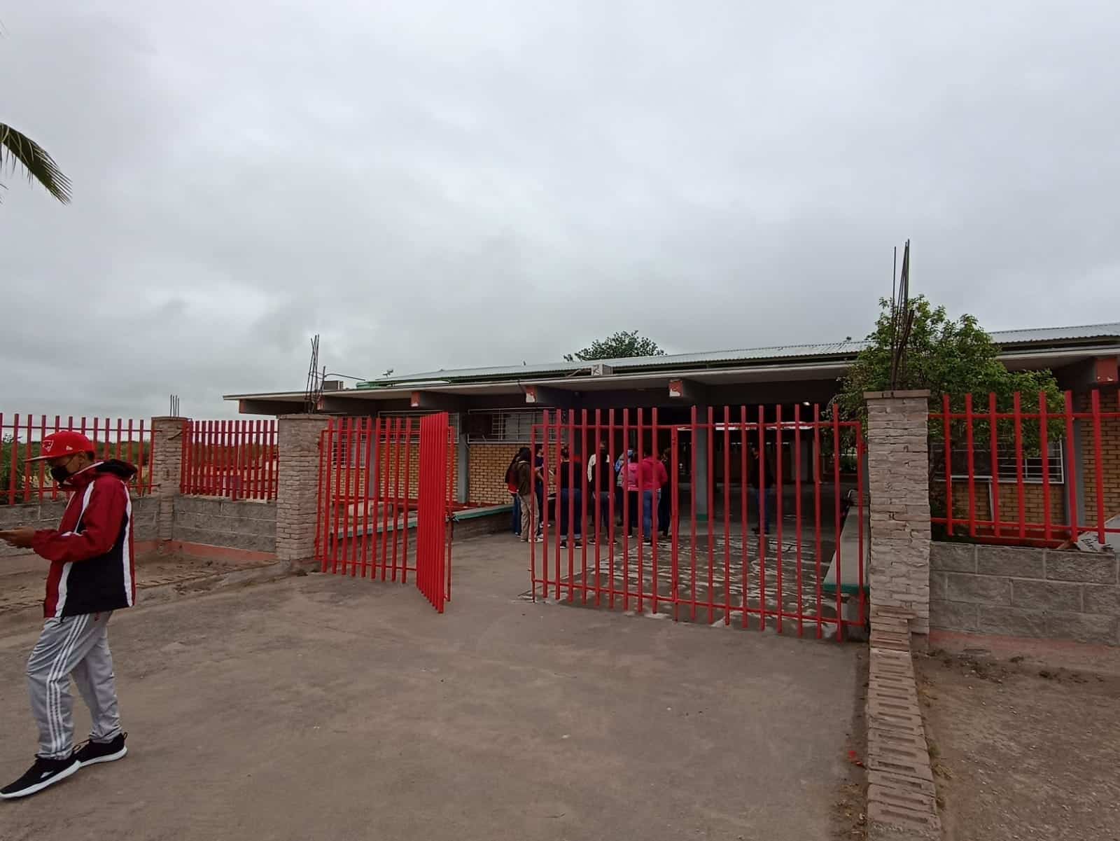El transformador ya está instalado, solo falta que se realicen algunas pruebas para definir si el cableado soporta el voltaje y rehabilitar otras áreas para poder regresar a clases.