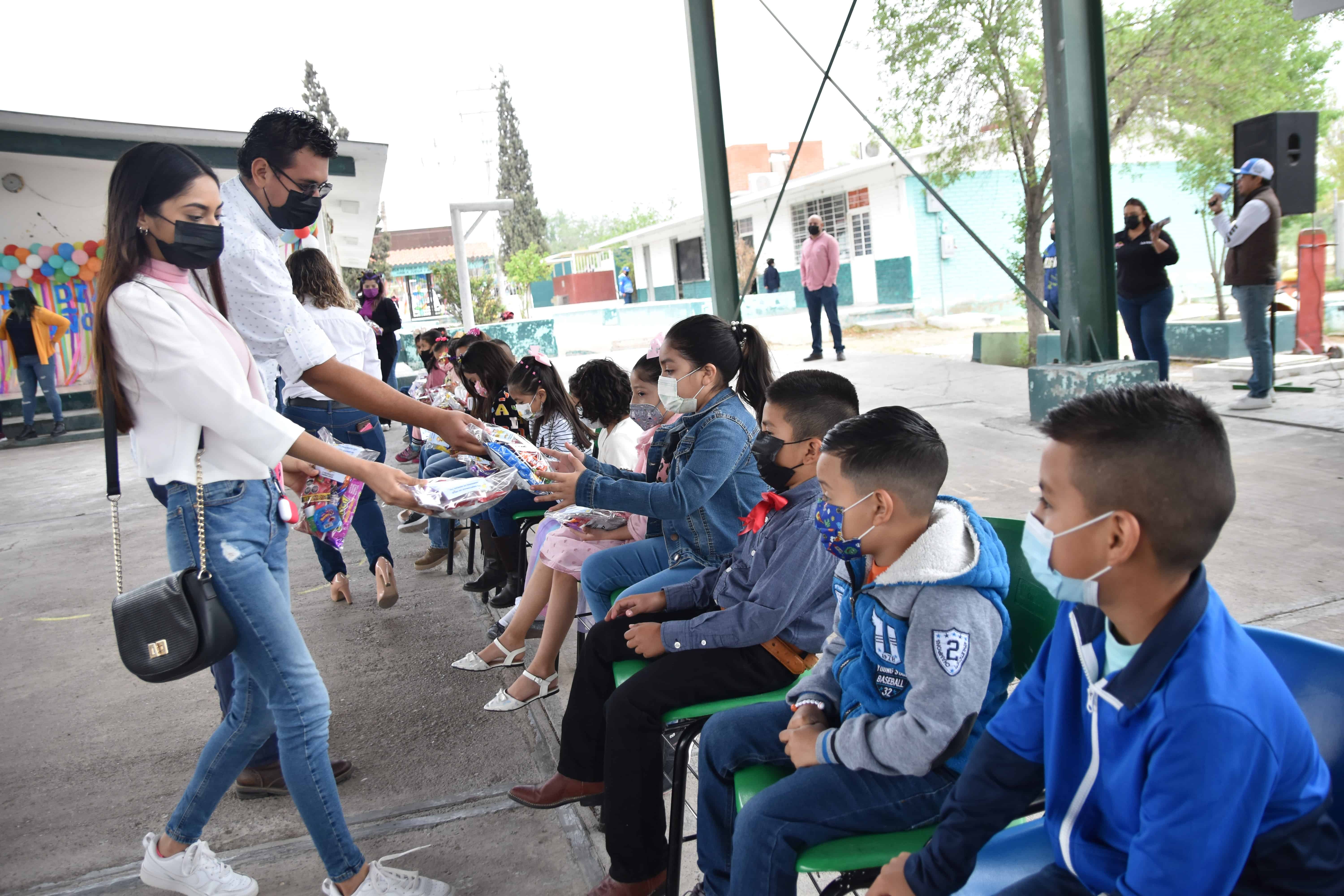 Castaños: Lleva GIK alegría a escuela