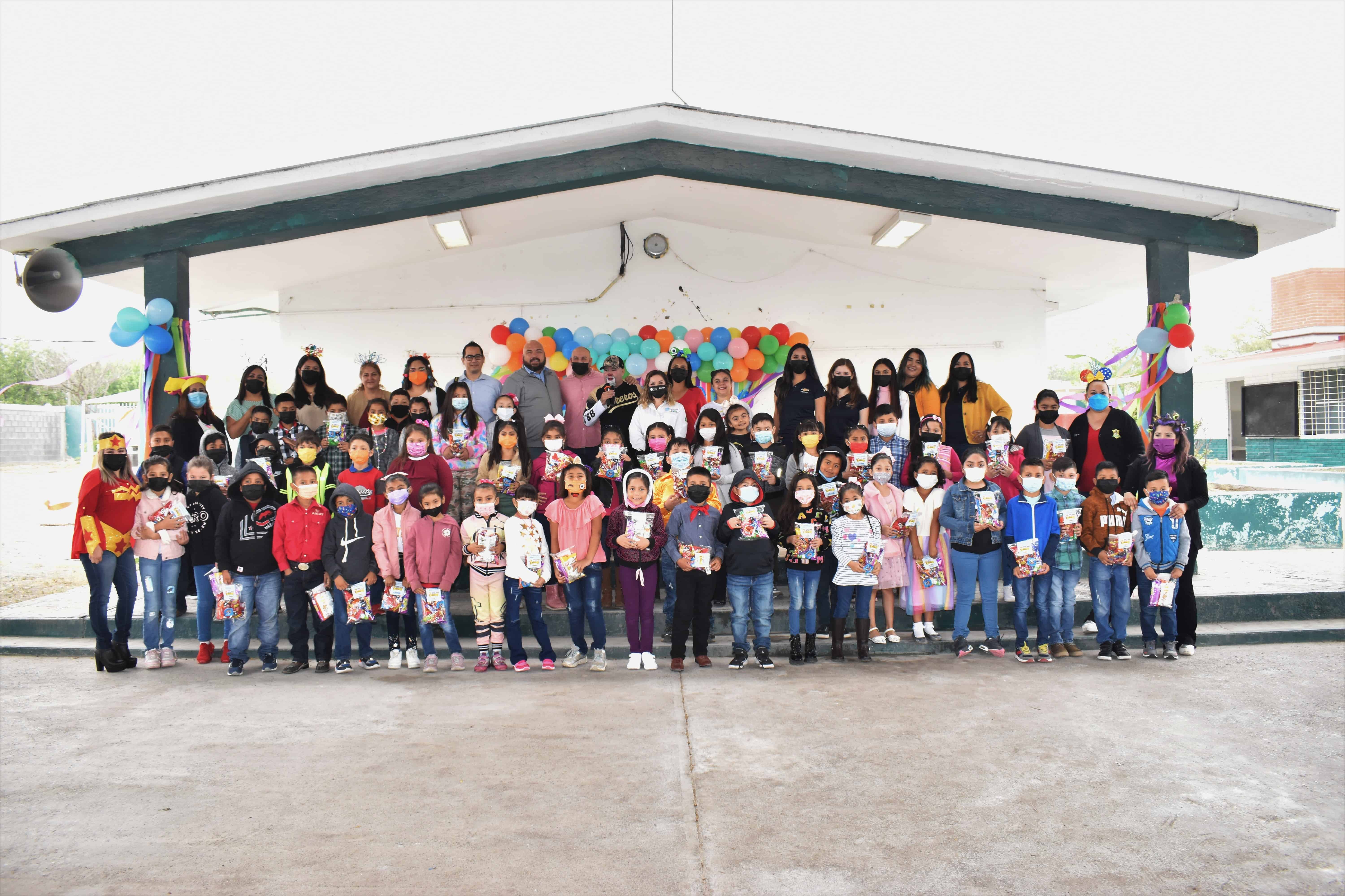 Castaños: Lleva GIK alegría a escuela