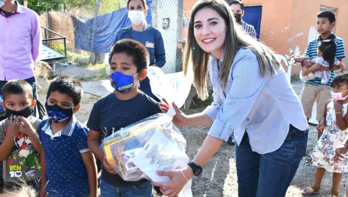 Entrega presidencia juguetes a niños