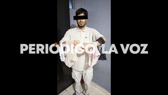 Axel robó varias pantaletas de encaje de un tendedero ajeno, según él para dárselos a su pareja.