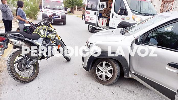 Manda a ‘volar’ a motociclista