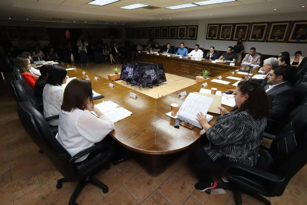 El Cabildo de Saltillo aprobó acuerdos para desincorporar y donar predios a favor de la Secretaría de Educación para la construcción de planteles escolares.