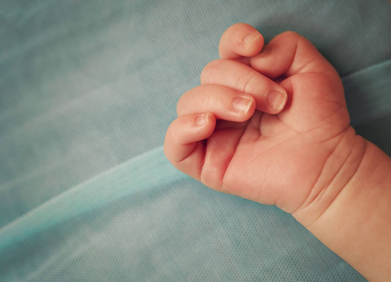 Menor de edad viola a una pequeña bebé de tan sólo 3 meses