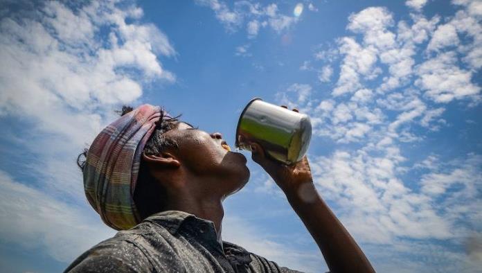 Ola de calor azota la India; Se podría llegar a los 50 grados