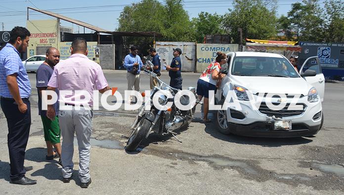 Tumba a motociclista