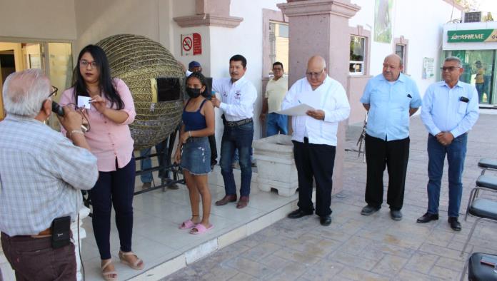 Premia Castaños a contribuyentes