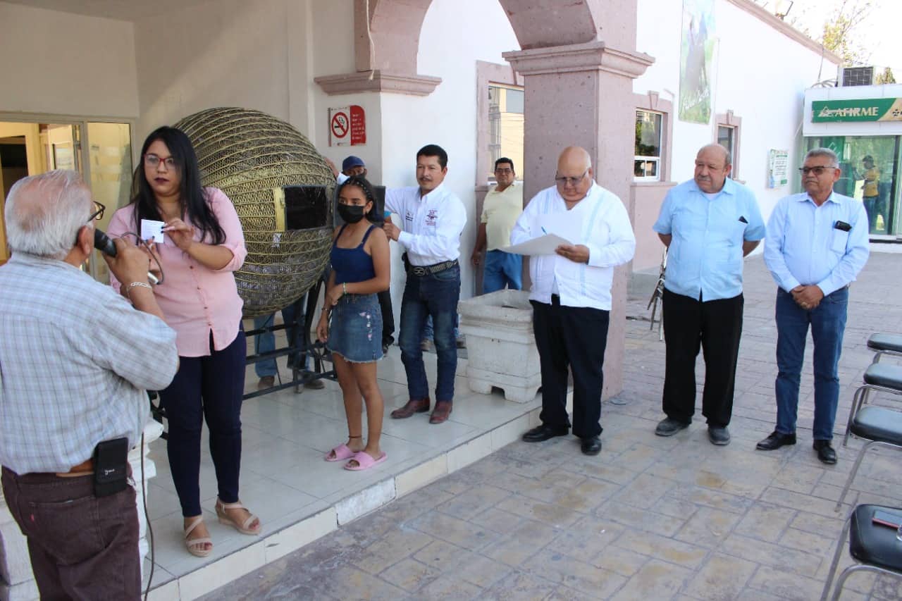 Premia Castaños a contribuyentes