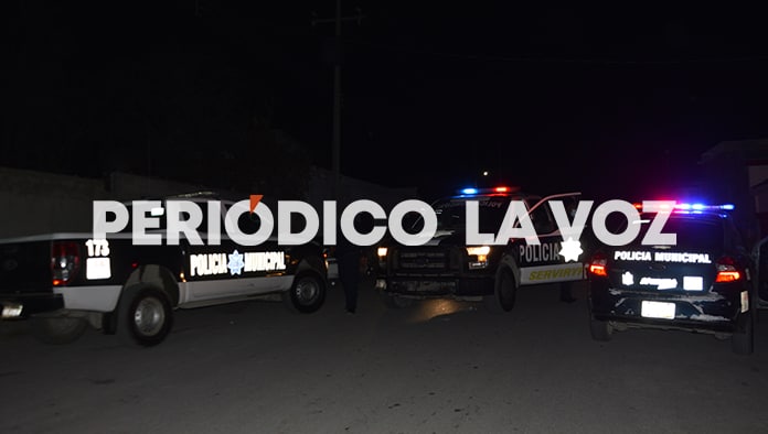 Autoridades recorrieron las calles y colonias aledañas en busca del vehículo señalado.