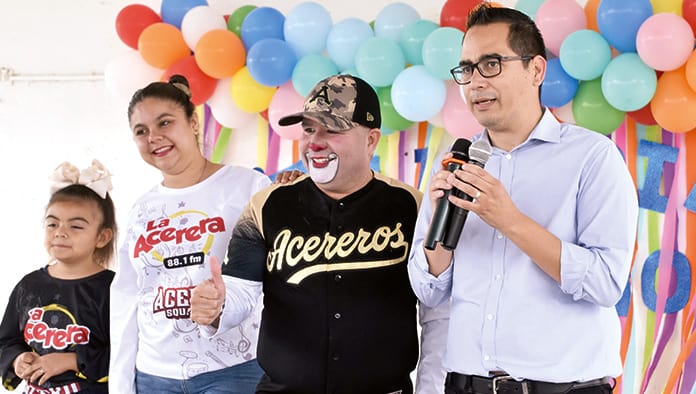 Entrega GIK bolsitas a los niños