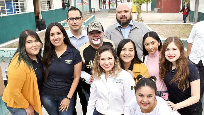 Entrega GIK bolsitas a los niños