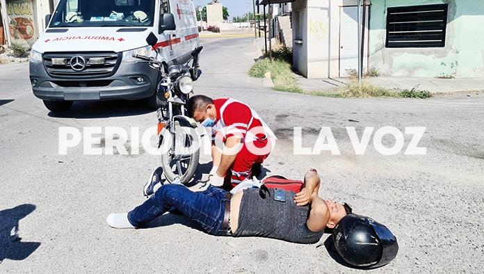 Tumba a motociclista