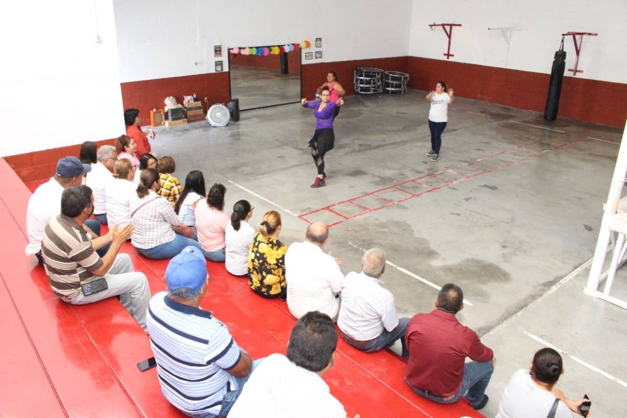 Será la instructora María Guadalupe Ibarra Rivera quien imparta clases de Zumba.