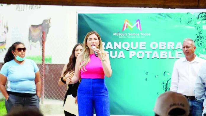 Múzquiz: Combate Tania Flores la falta de agua