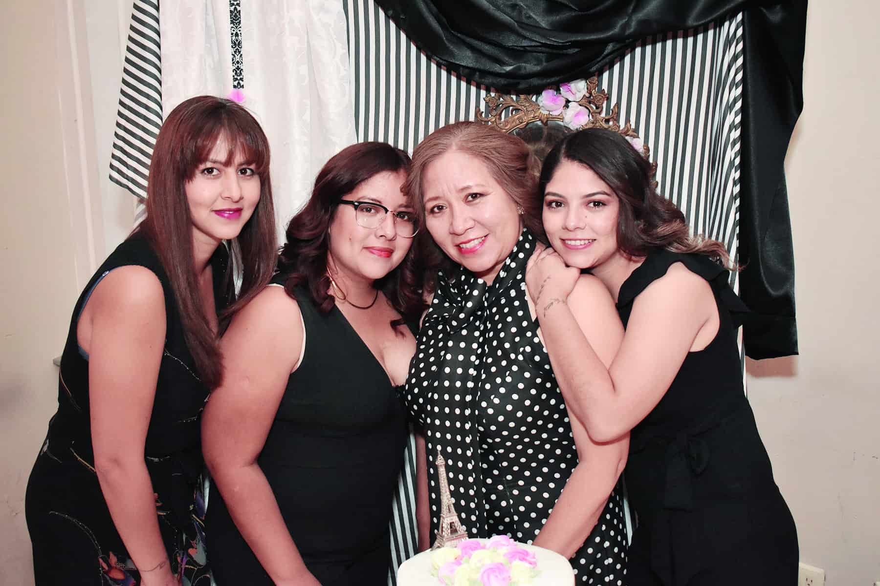 Rosa Idalia celebra su cumpleaños