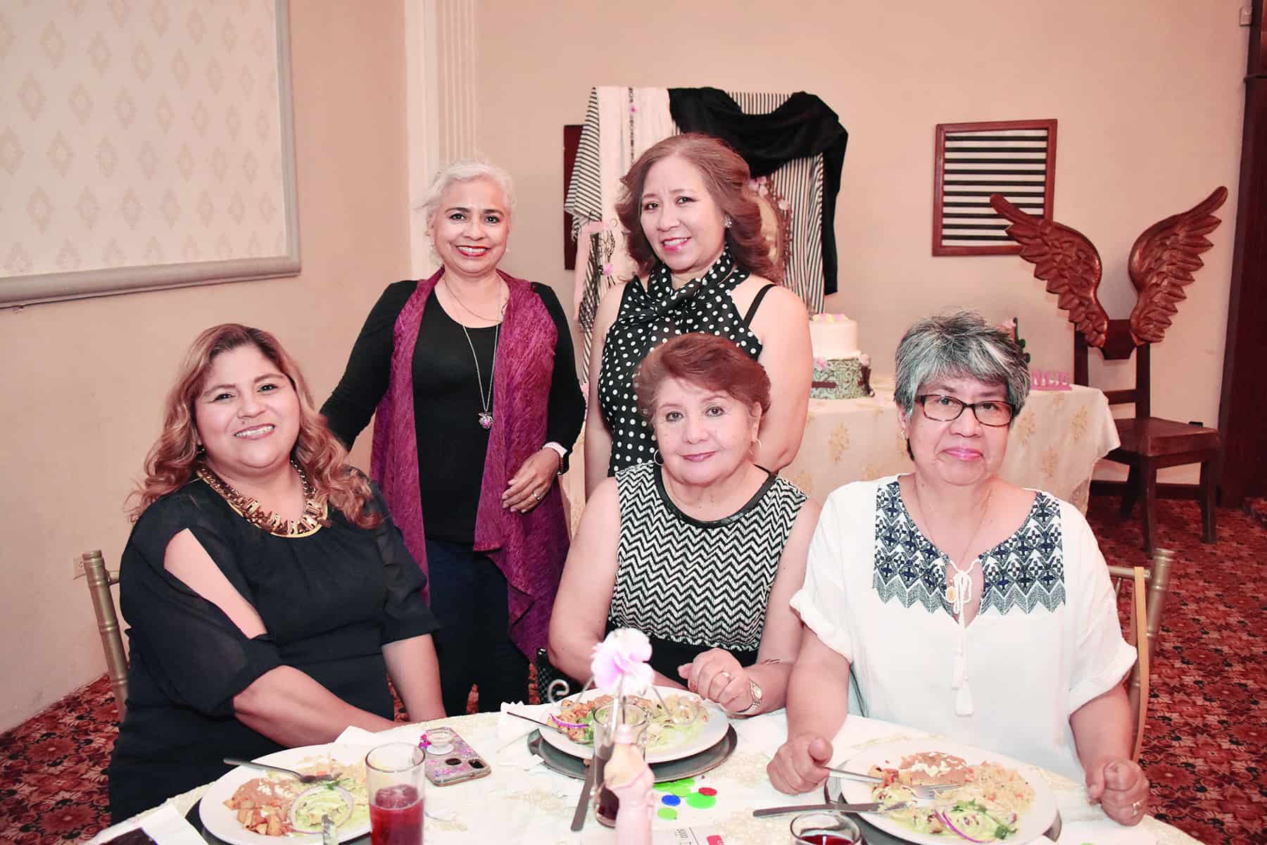 Rosa Idalia celebra su cumpleaños