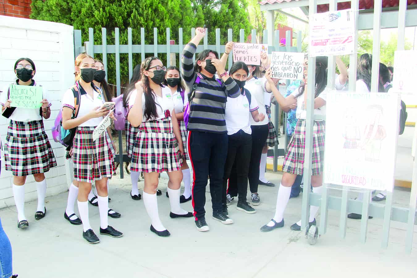 Protesta alumnas  por acoso sexual 