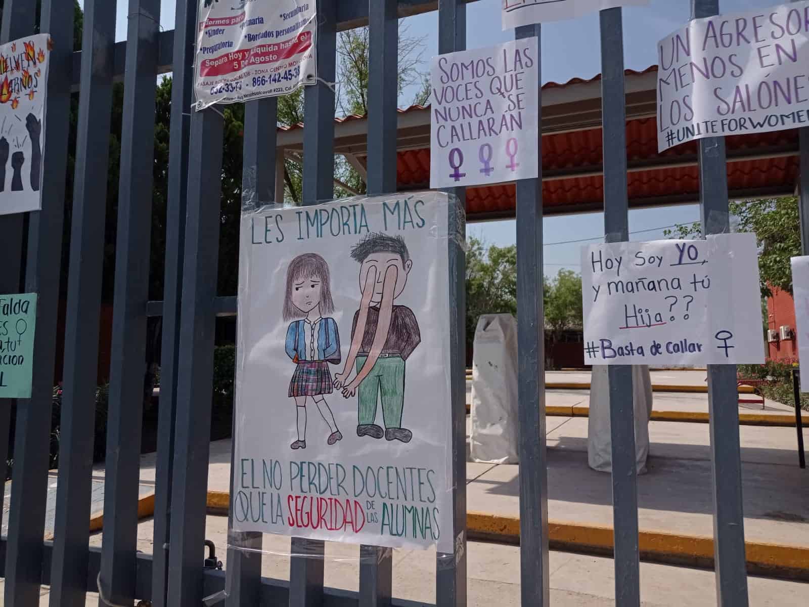 Protesta alumnas  por acoso sexual 