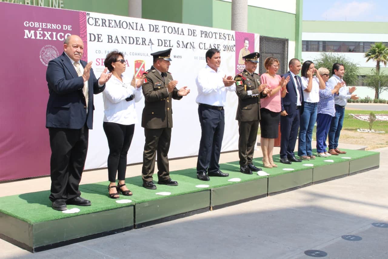 El alcalde de Castaños, Juan Antonio Garza García, atendió la invitación del coronel Gerardo Reyes.