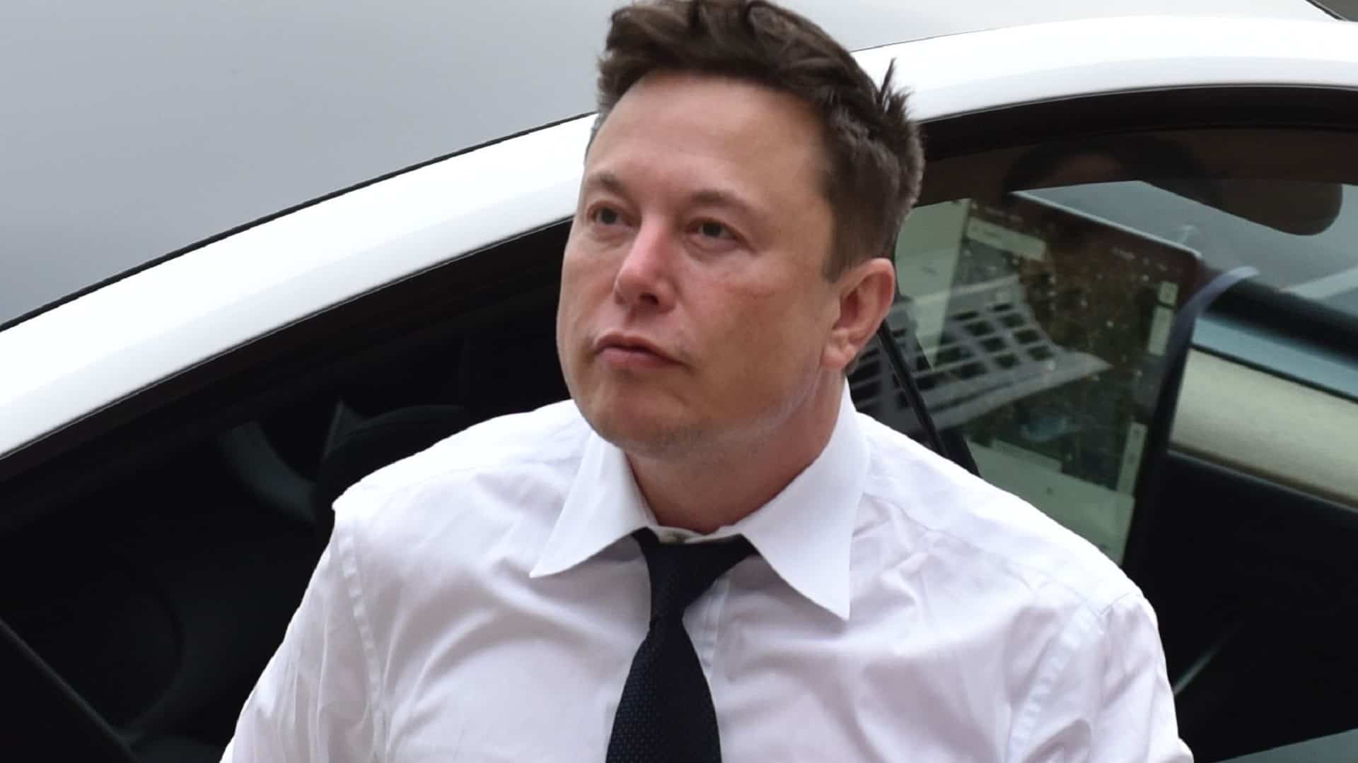 Elon Musk dijo que le podría comenzar a cobrar a empresas y gobiernos por usar Twitter