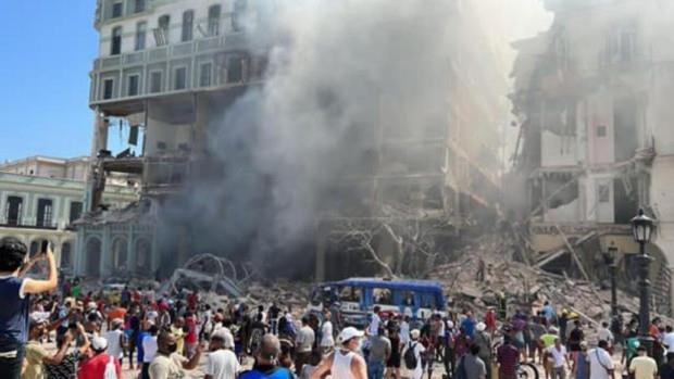 Explota el histórico Hotel Saratoga en Cuba
