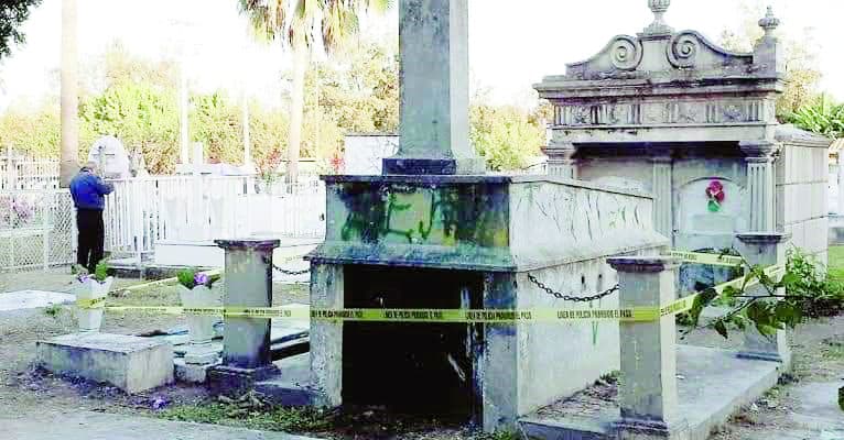 El cuerpo de “El Win” fue localizado en una cripta del Panteón Santa Rosa de Múzquiz.