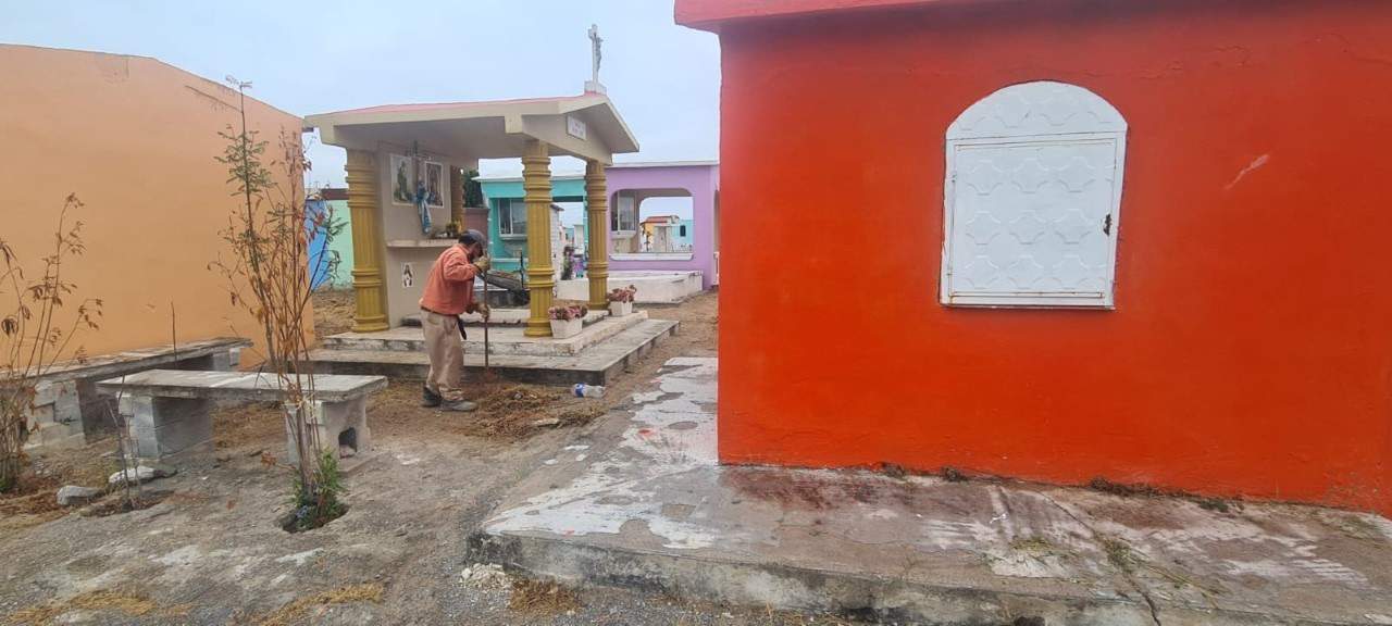 Están abiertas las puertas ante la espera de visitas a tumbas de fieles difuntos por Día de las Madres.