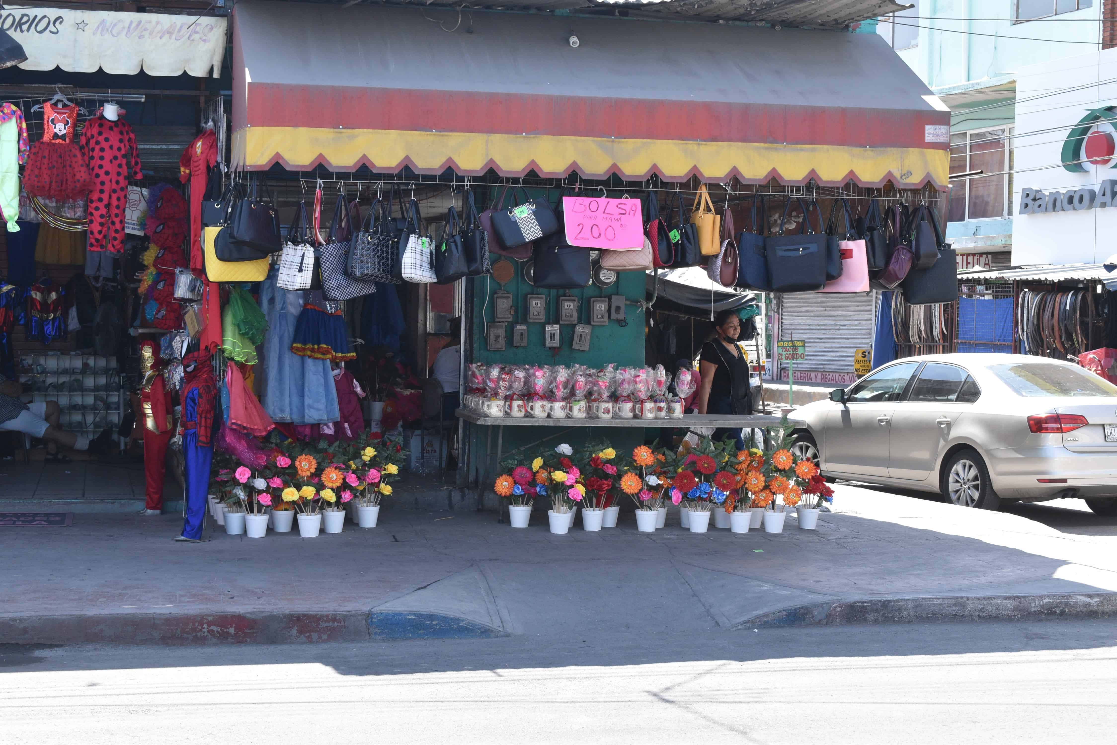 Se preparan comerciantes para el 10 de mayo.