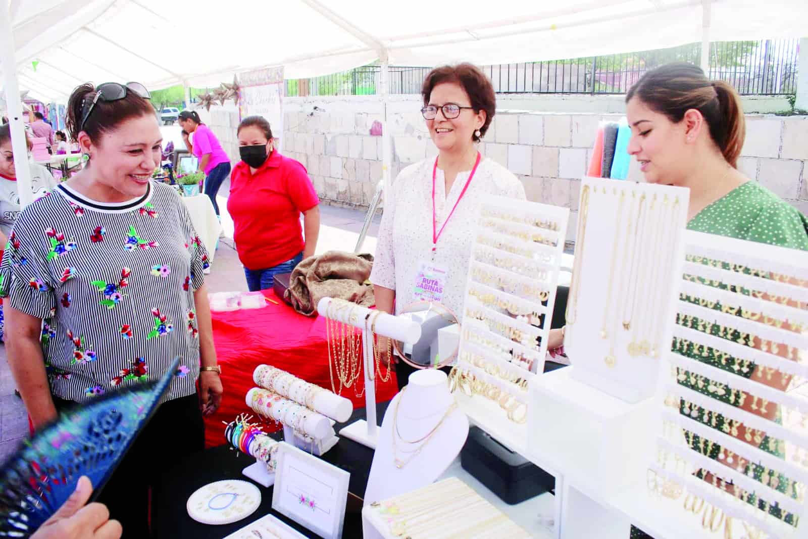Respalda Diana a emprendedores