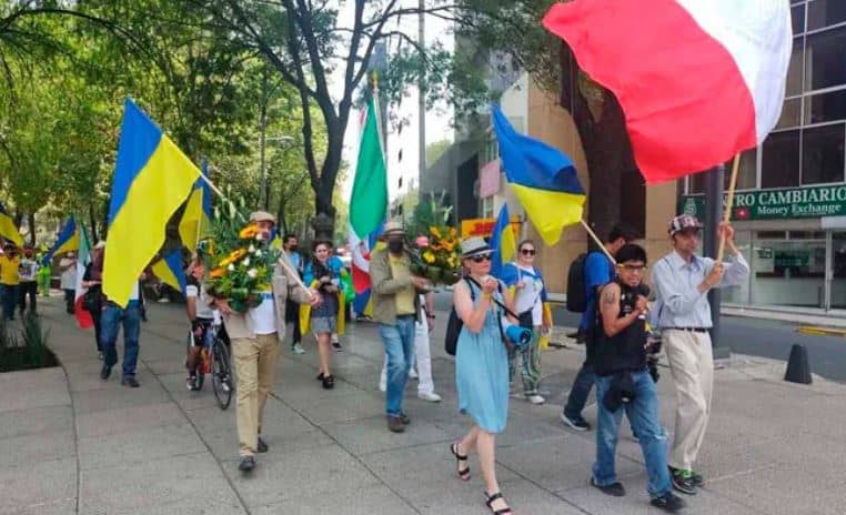 Ucranianos en México marcharon para exigir salida de tropas rusas de Kiev