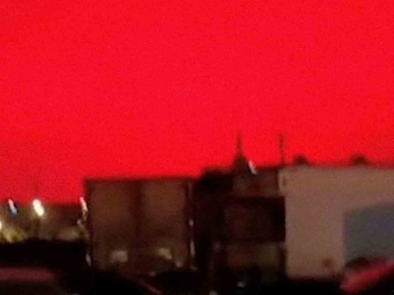 Cielo rojo causa pánico en China