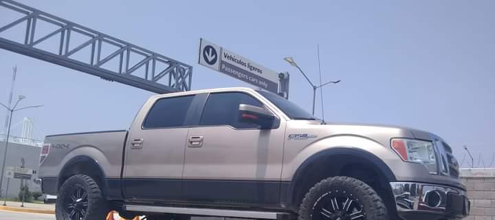Atropella a policía en el puente internacional