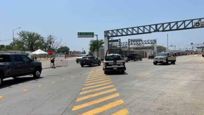 Atropella a policía en el puente internacional