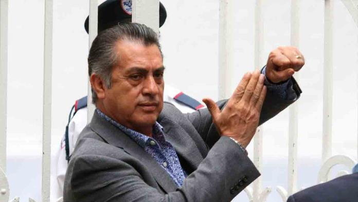 Le detectan dos tumores a El Bronco