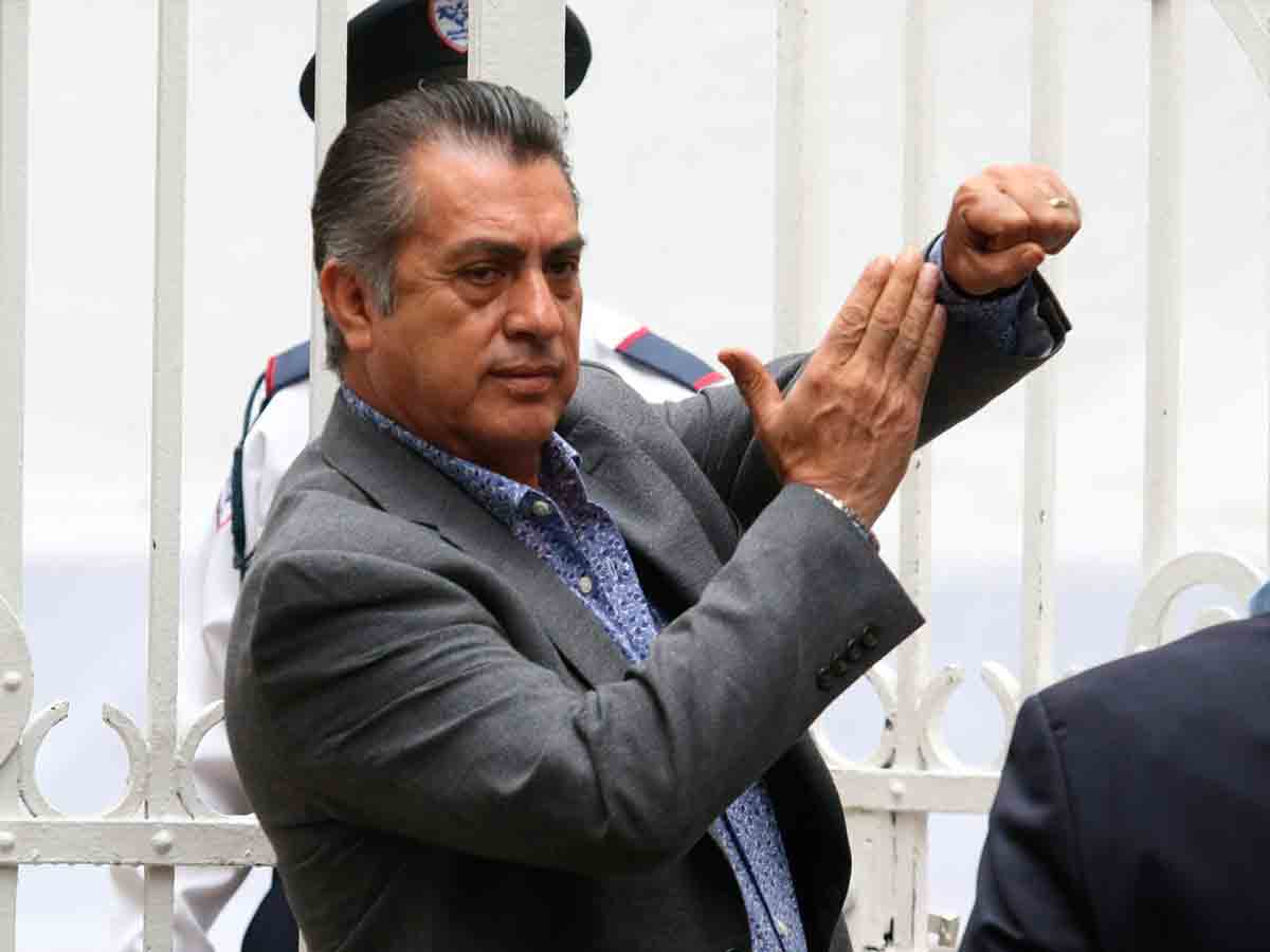 Le detectan dos tumores a El Bronco