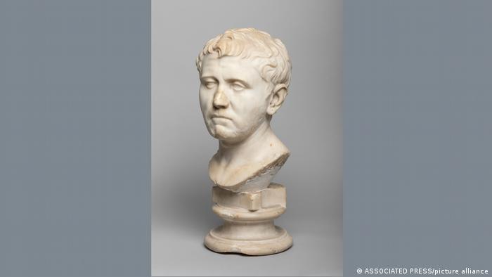 Compra decoración por 35 dólares; Resulto ser una estatua del Imperio Romano