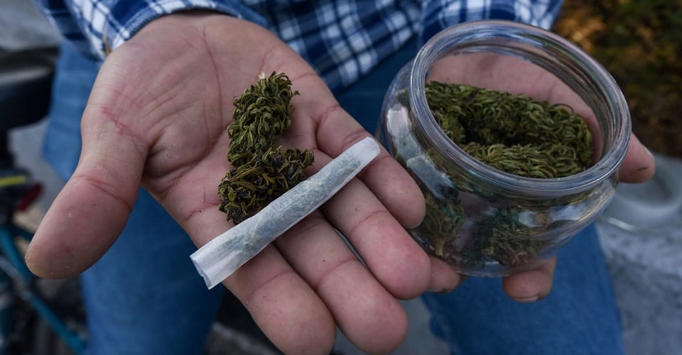 SCJN decidirá si mantiene como delito la posesión de marihuana