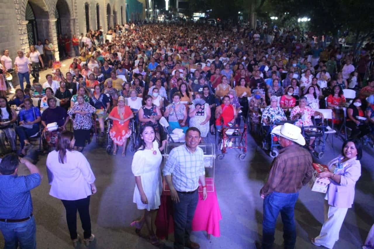En un cálido ambiente se llevó a cabo el festejo a todas las mamás de San Buenaventura.