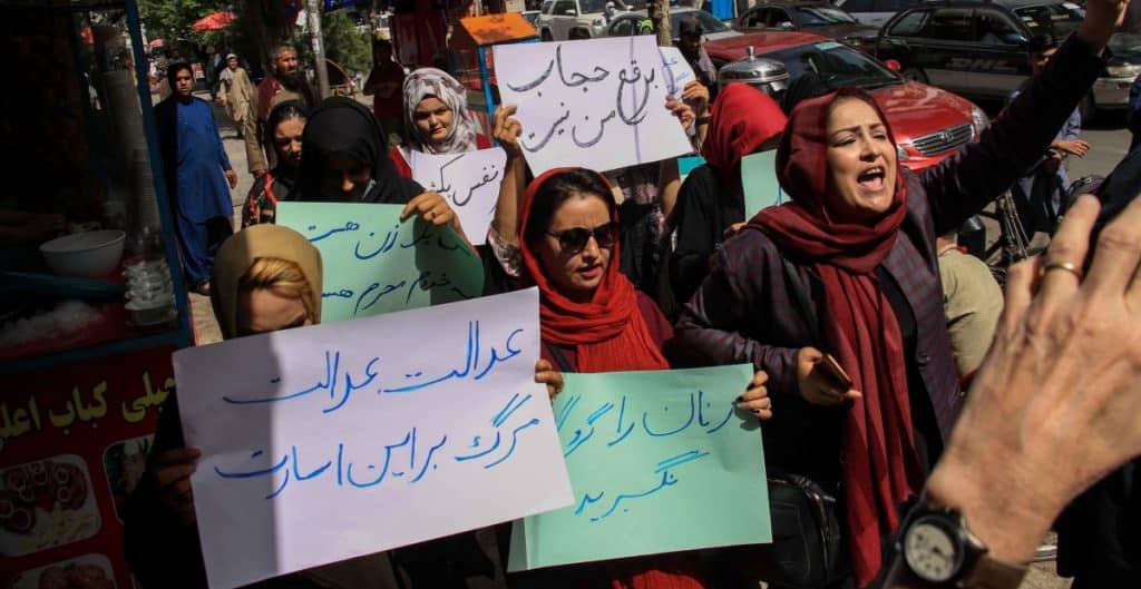 Mujeres afganas protestan contra el Talibán en Kabul