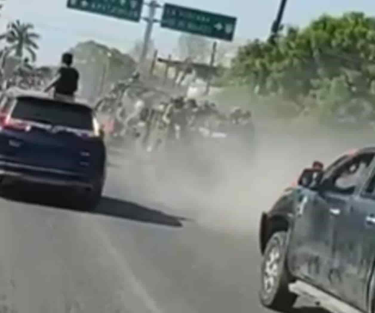 Civiles armados corretean a la Guardia Nacional y al Ejercito en Michoacán