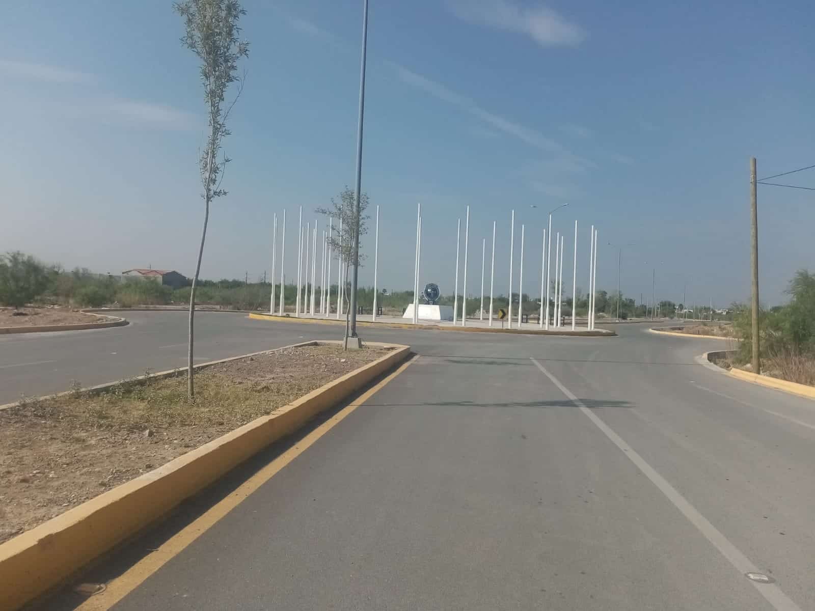 Un juez de Distrito ordenó al Municipio devolver el predio tal y como estaba al Doctor Parodi antes de construir el Bulevar Lázaro Cárdenas, así que podrían mutilar la vialidad retirando el asfalto si no se llega a un acuerdo reparatorio.