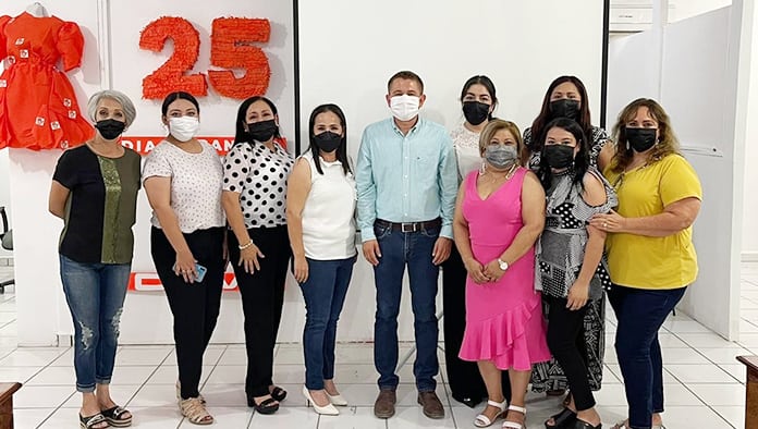 El alcalde presentó al nuevo personal que se integrarán junto a la Directora Lorena Del Valle Vega.