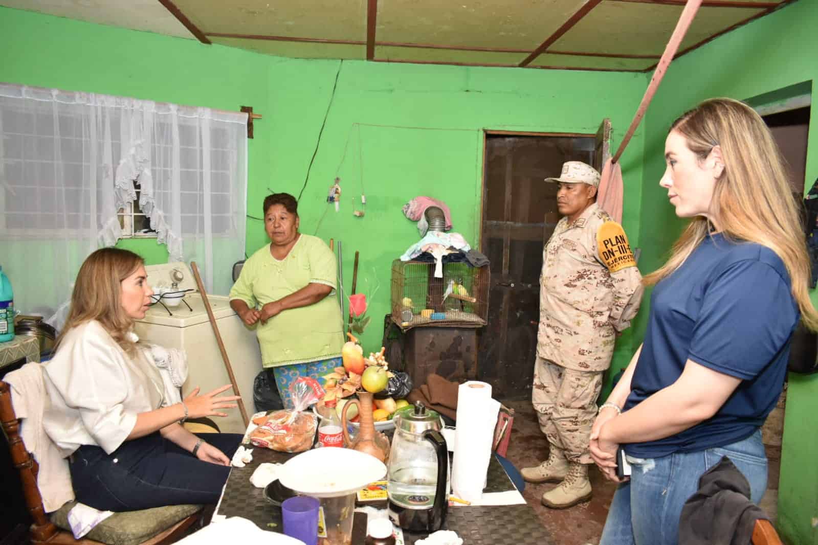 Tania Vanessa Flores Guerra, acudió las primeras horas de hoy, a las comunidades de Las Esperanzas y Barroterán