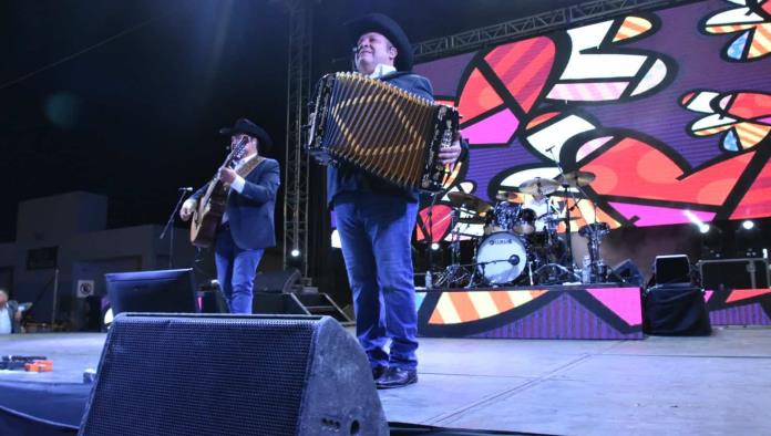Grupo Pesado canta a las mamás monclovenses