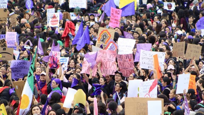 Marcharán por feminicidios en NL durante visita de AMLO