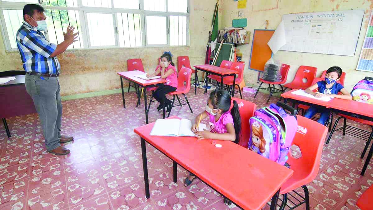 A partir del lunes regresarán escuelas al 100 por ciento de manera presencial.