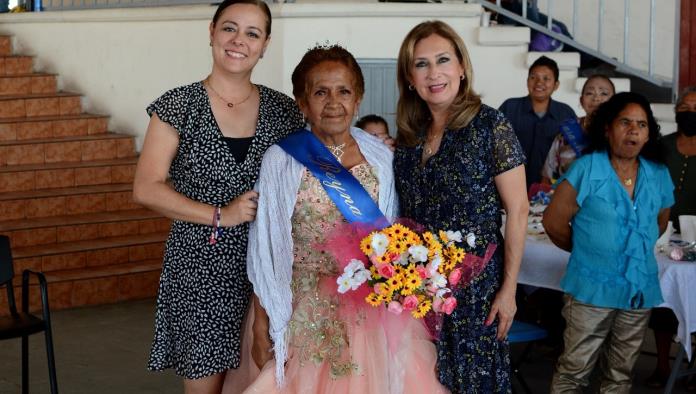 Coronan a Reina Casa Meced 2022