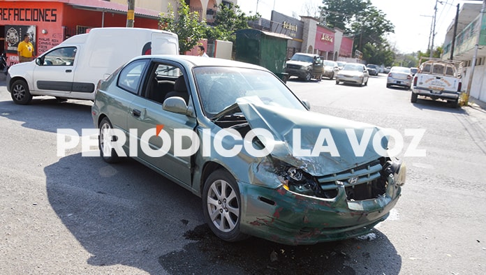 Lo chocan por no hacer alto