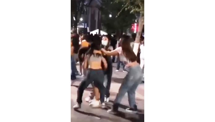 Dos detenidos en presentación de Pesado